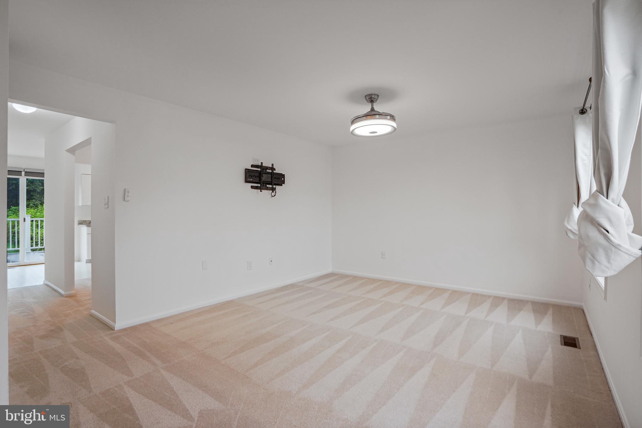 8609 LAMONT CT