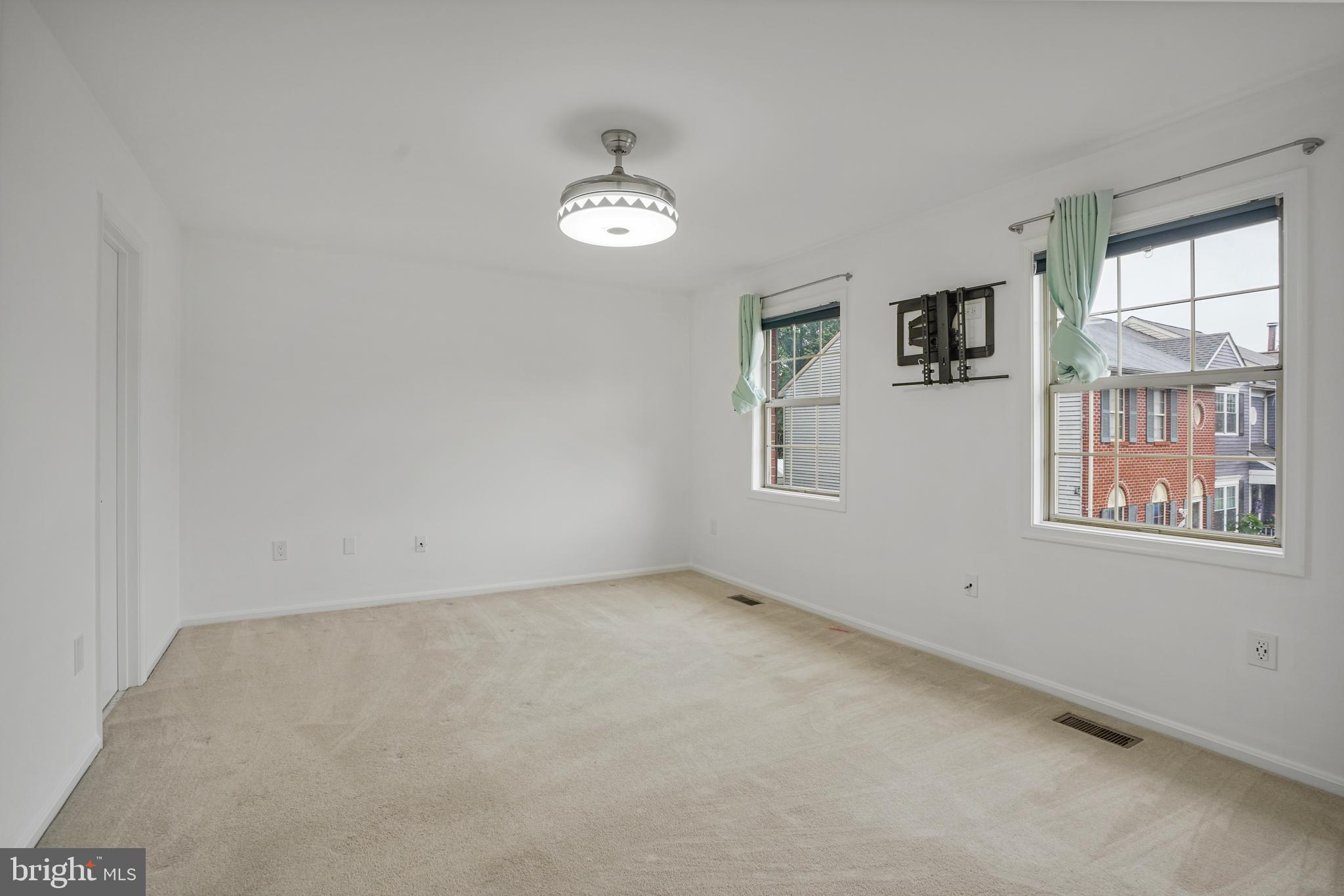 8609 LAMONT CT