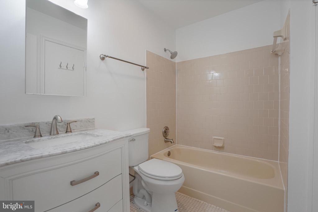 8609 LAMONT CT