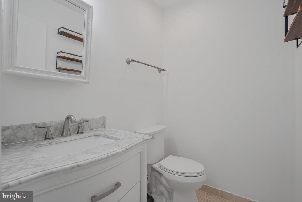 8609 LAMONT CT