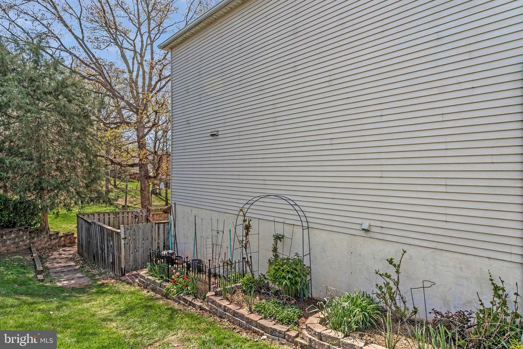 8453 MCKENZIE CIRCLE