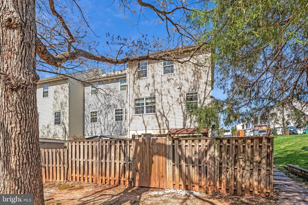 8453 MCKENZIE CIRCLE