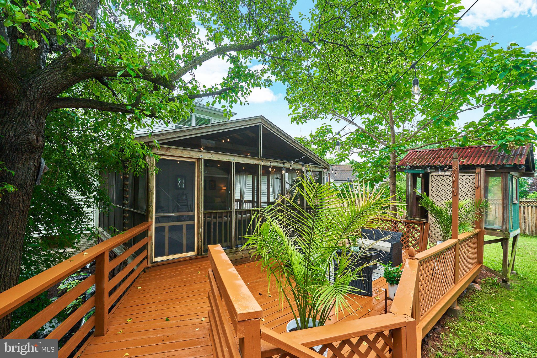 8944 VICKSBURG LANE
