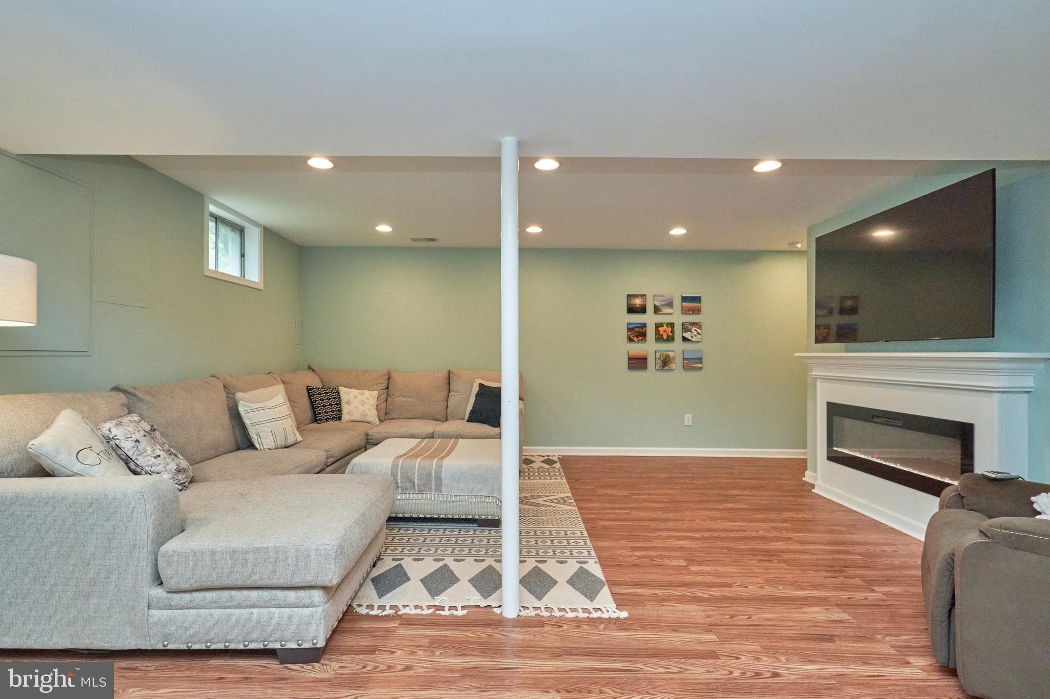 8944 VICKSBURG LANE