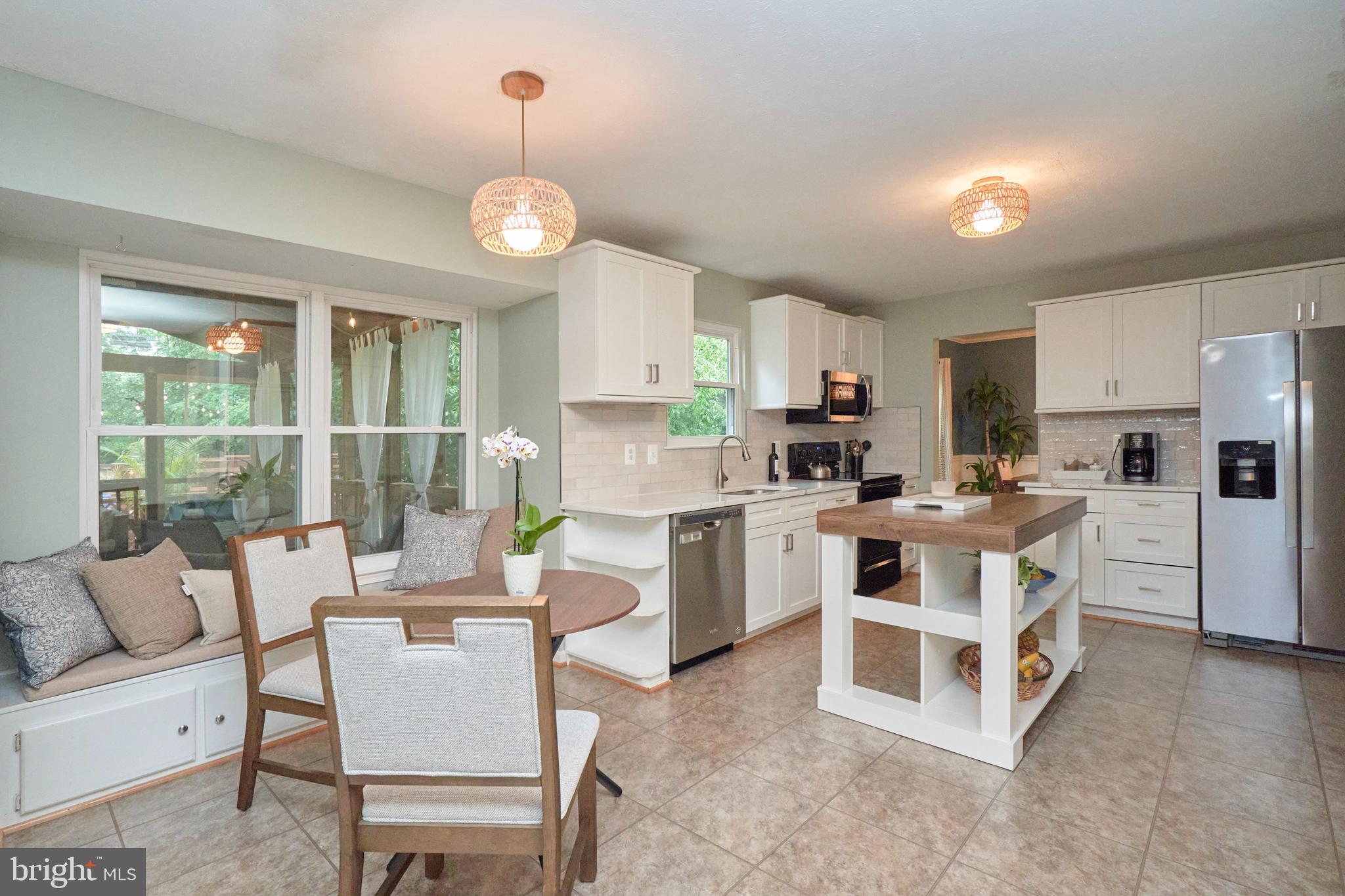 8944 VICKSBURG LANE