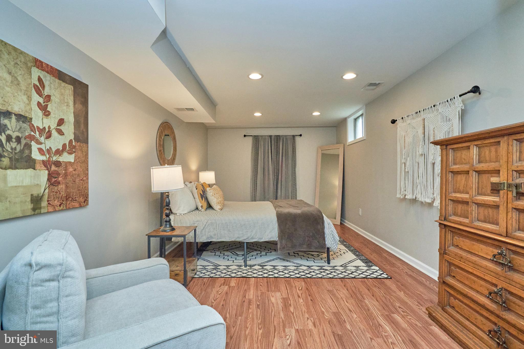 8944 VICKSBURG LANE