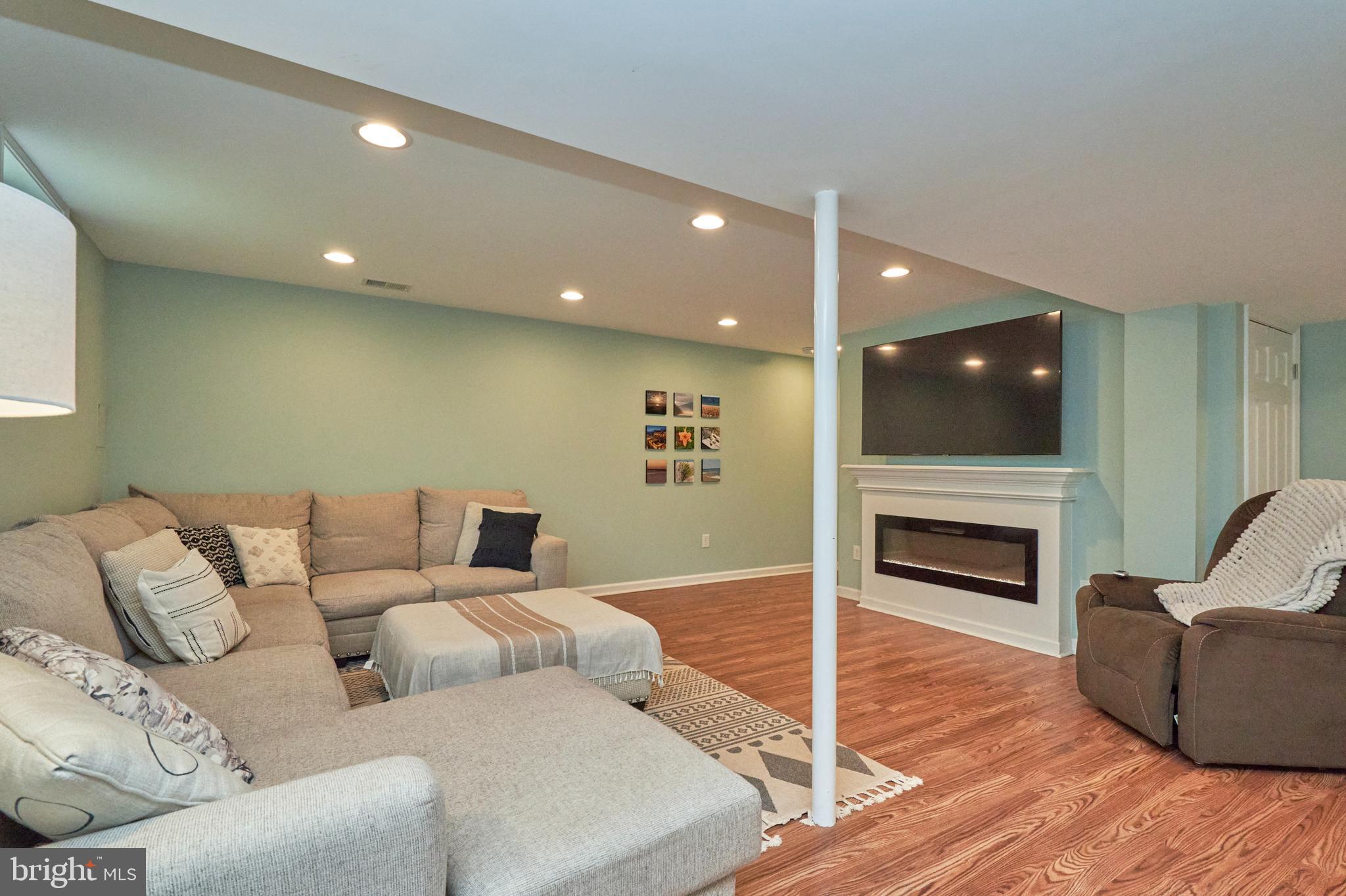 8944 VICKSBURG LANE