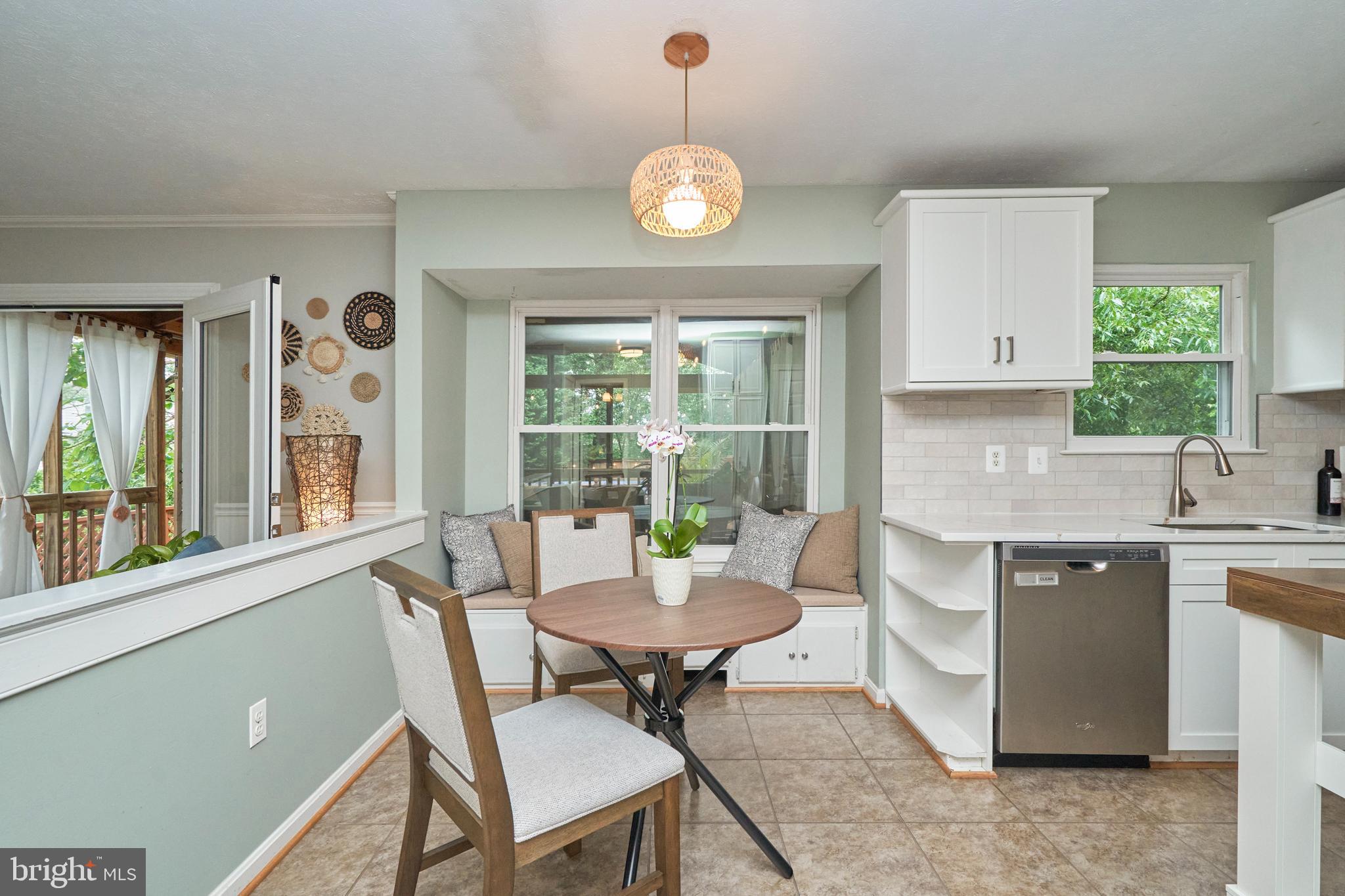 8944 VICKSBURG LANE