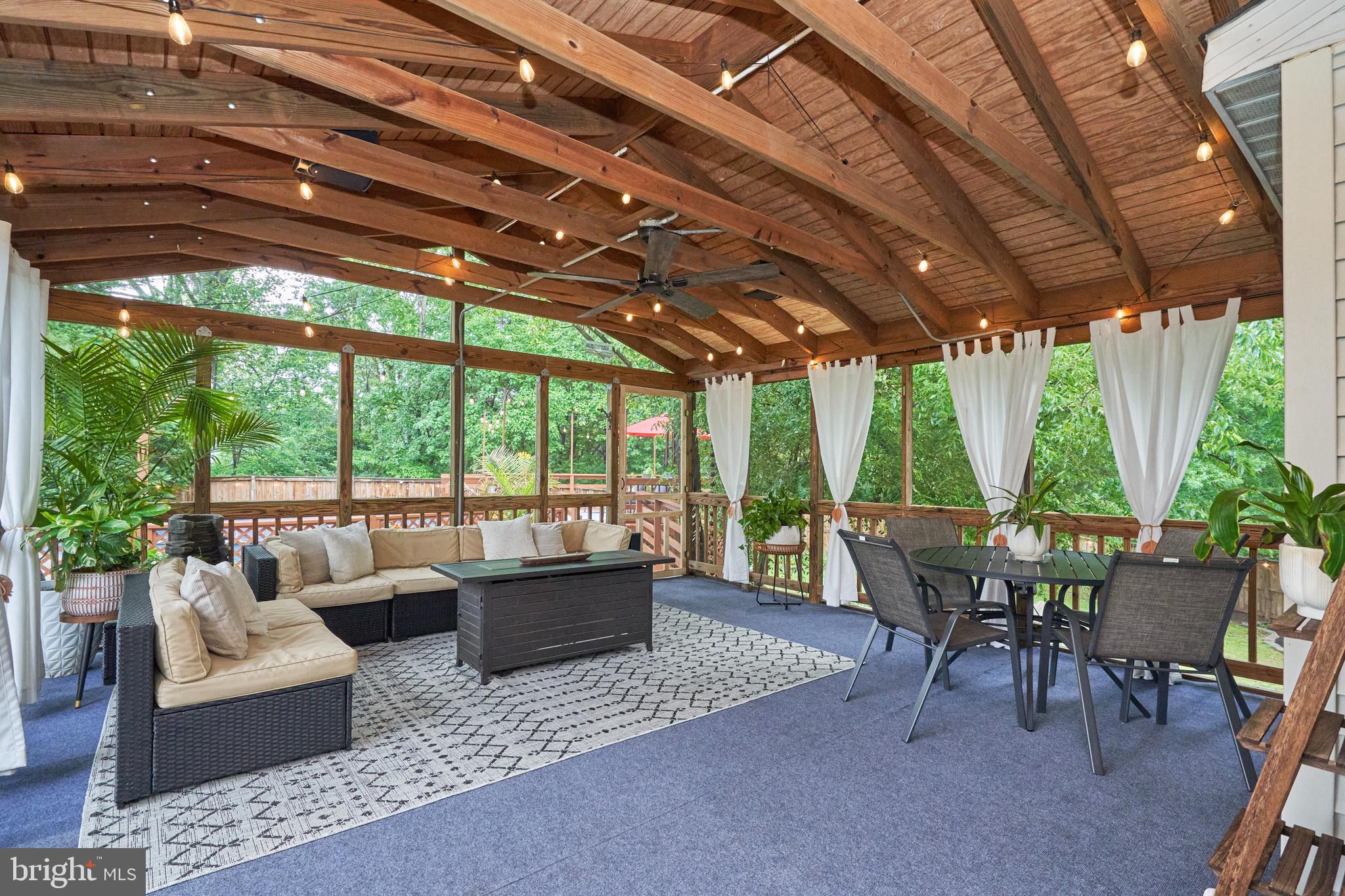 8944 VICKSBURG LANE