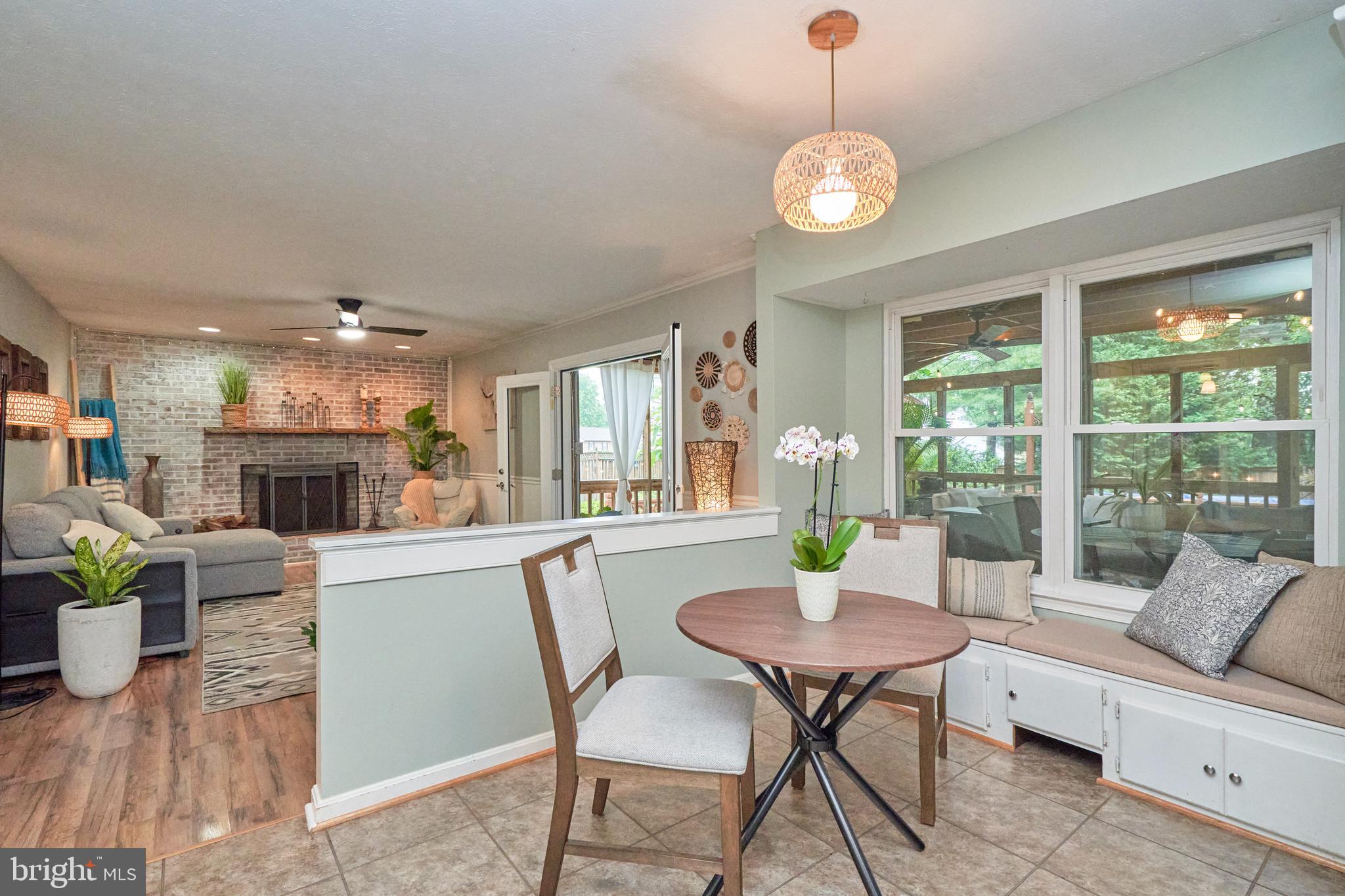 8944 VICKSBURG LANE
