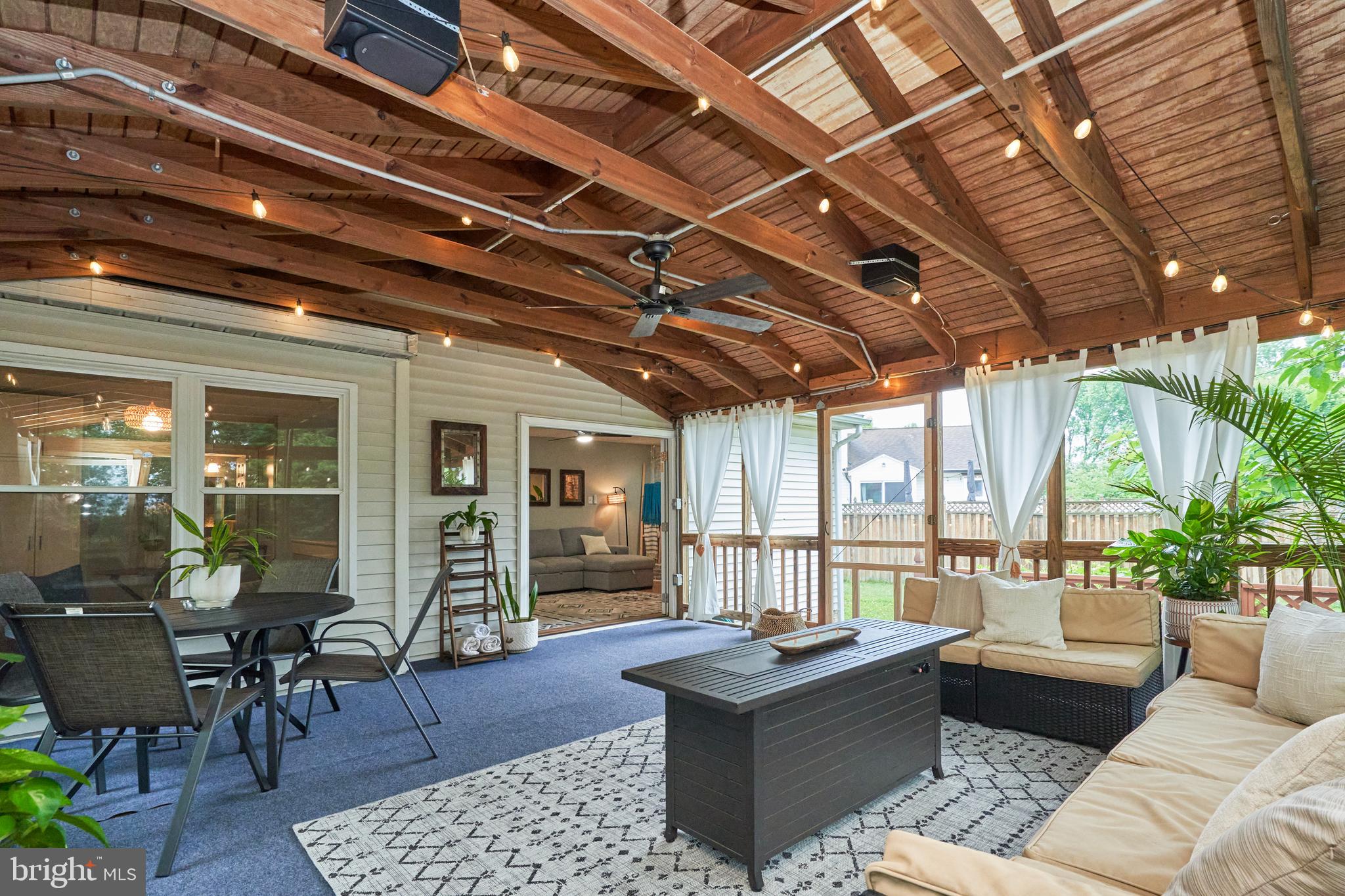 8944 VICKSBURG LANE