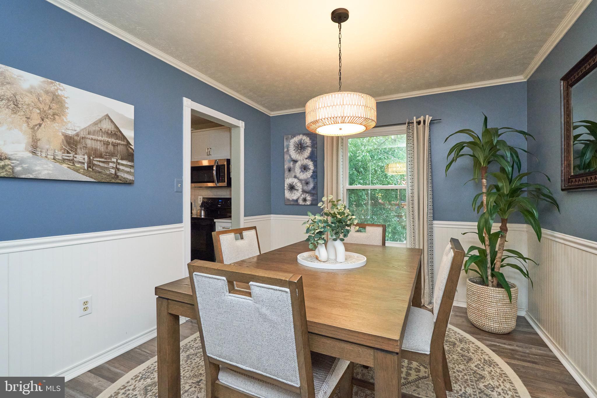 8944 VICKSBURG LANE