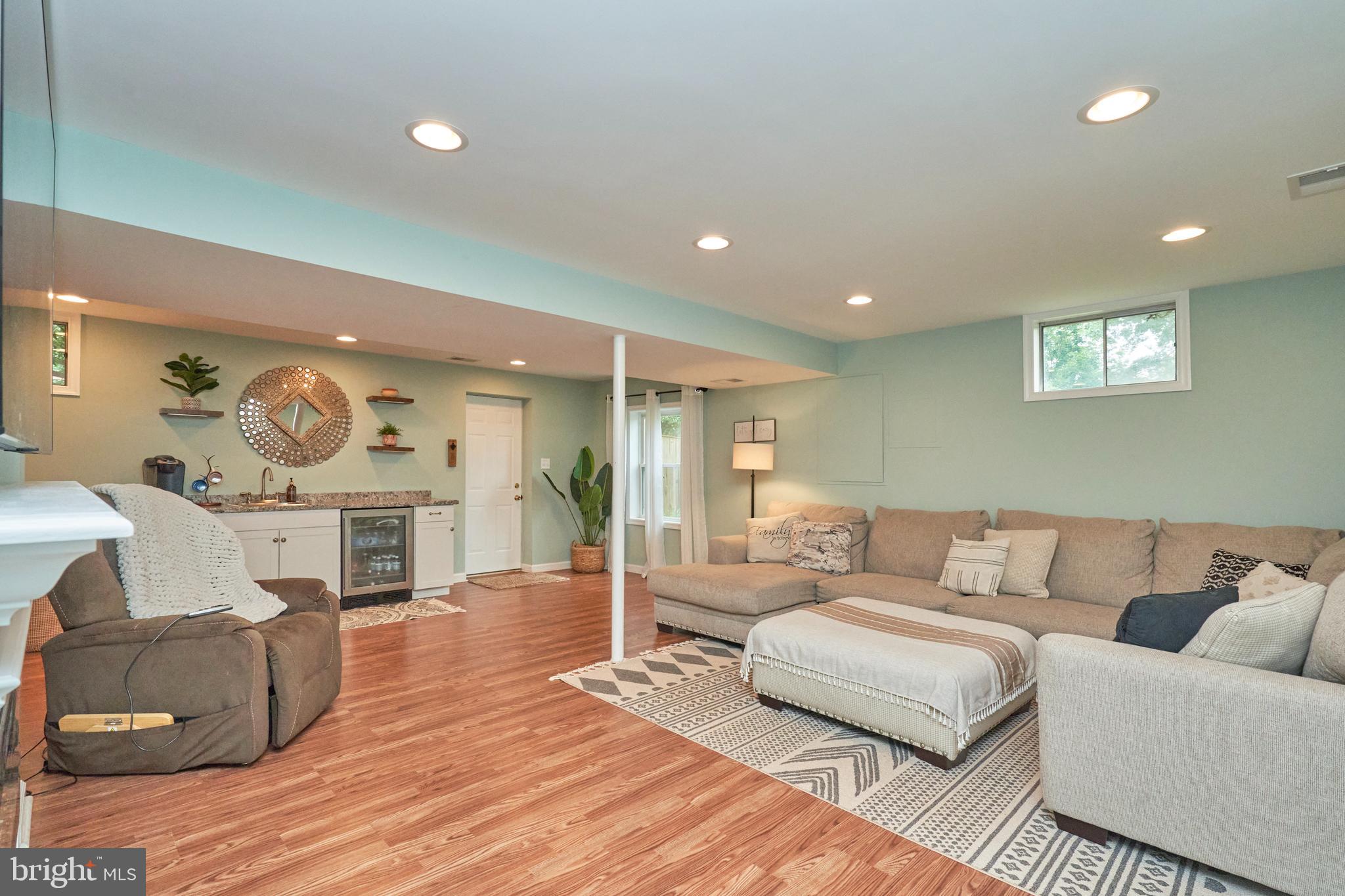 8944 VICKSBURG LANE
