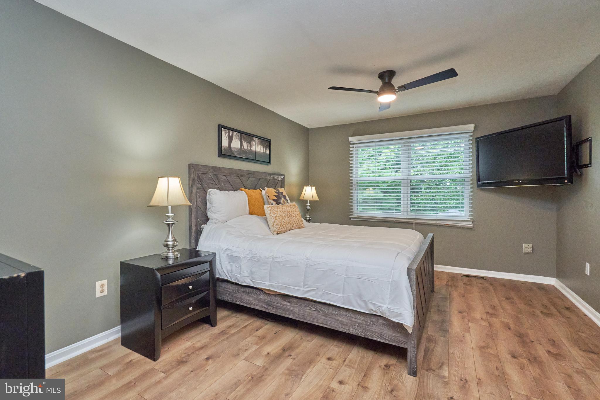 8944 VICKSBURG LANE