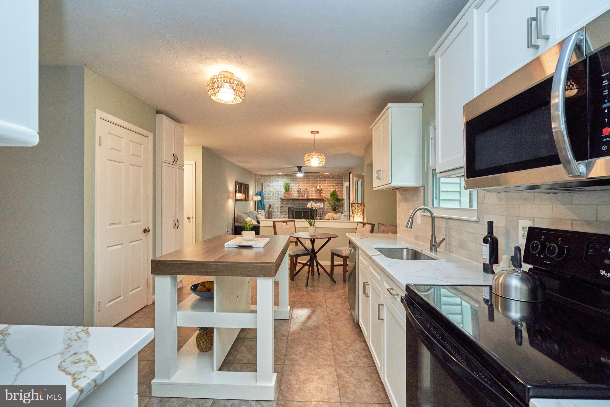 8944 VICKSBURG LANE