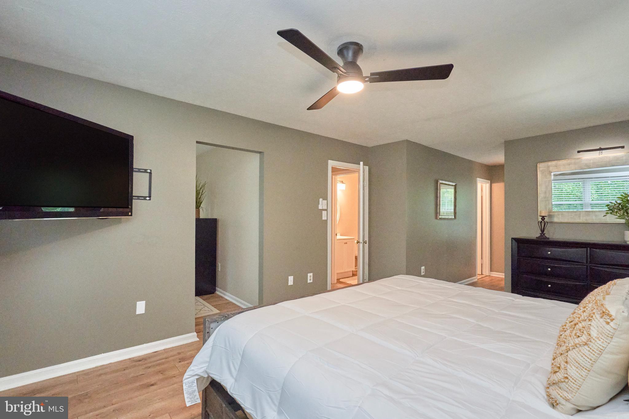8944 VICKSBURG LANE