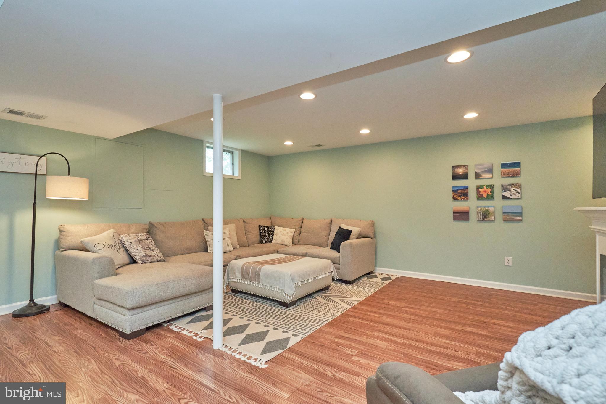 8944 VICKSBURG LANE