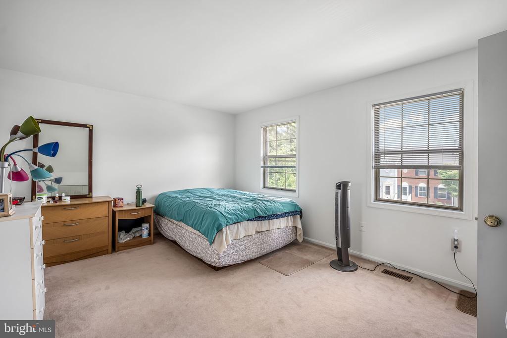 8711 DITMARS COURT