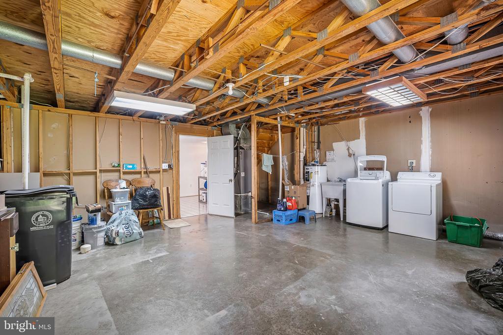 8711 DITMARS COURT