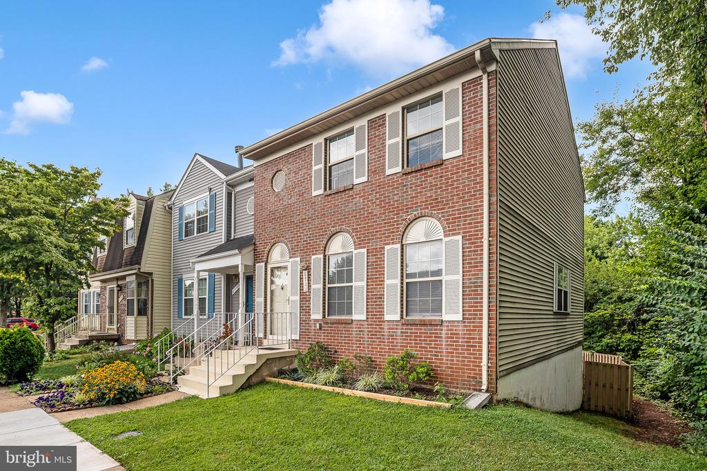 8711 DITMARS COURT
