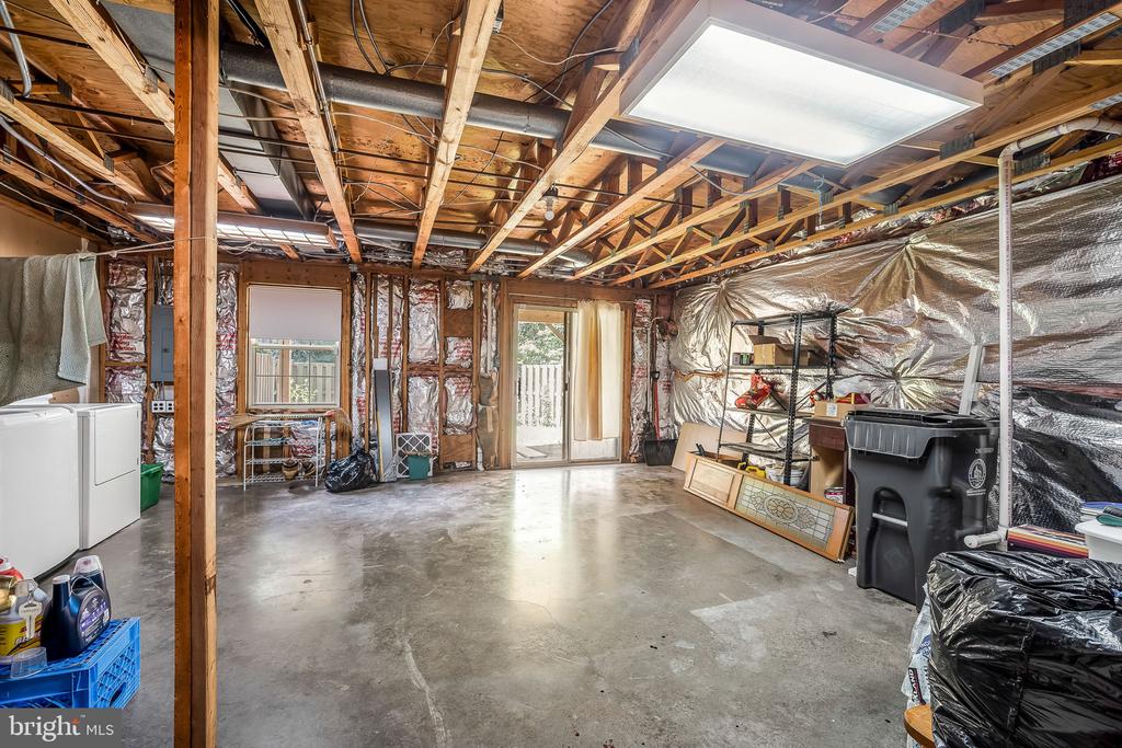 8711 DITMARS COURT