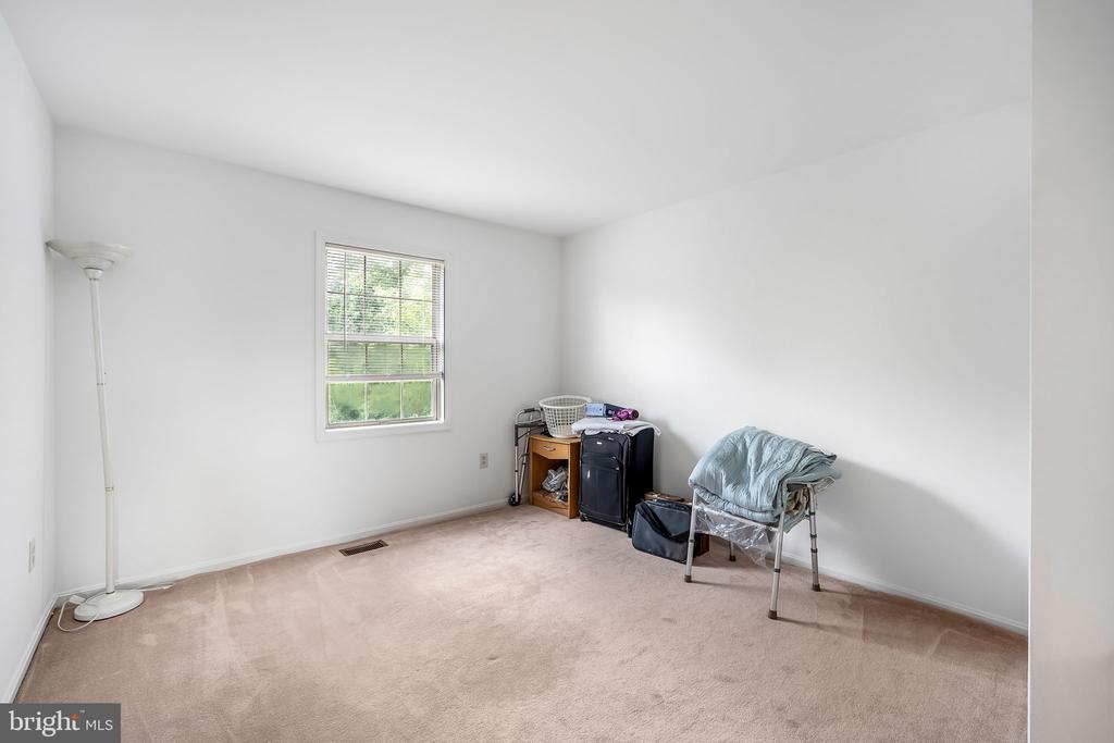 8711 DITMARS COURT