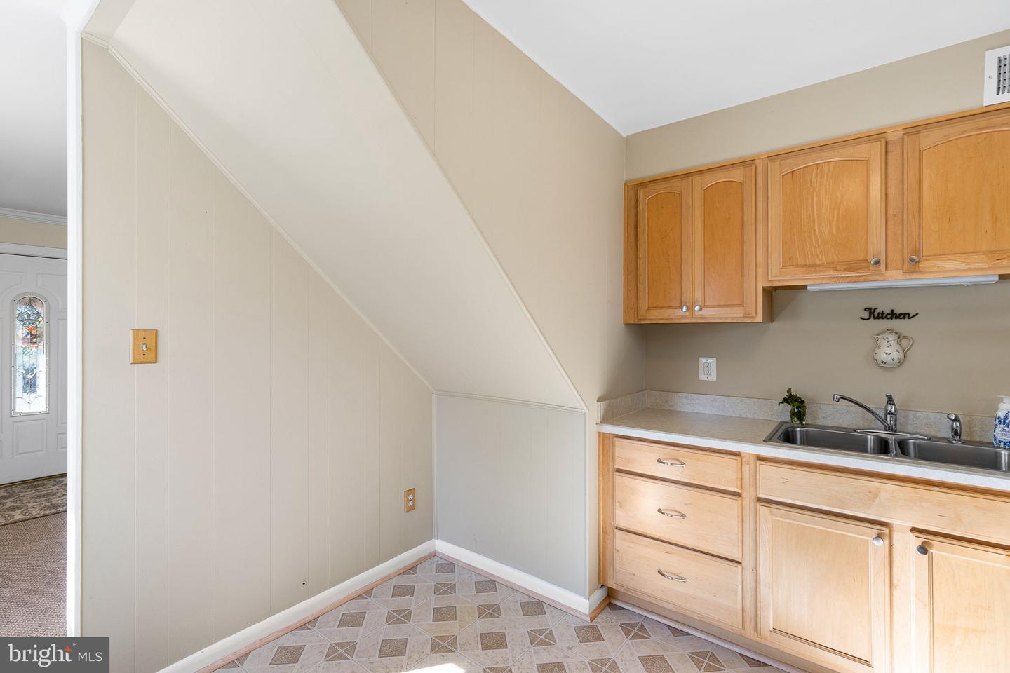 176 Cabbel DRIVE