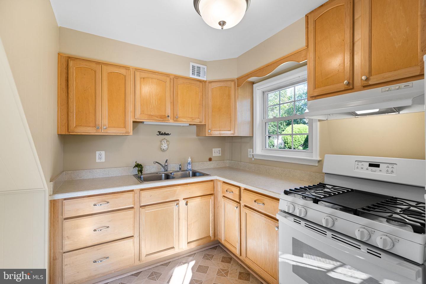176 Cabbel DRIVE