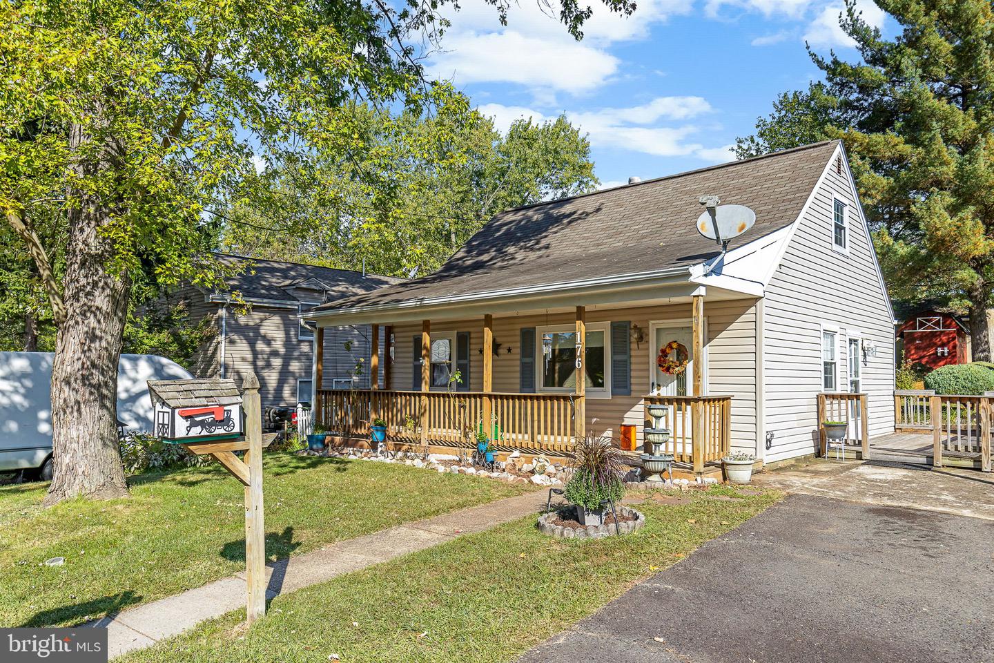 176 Cabbel DRIVE