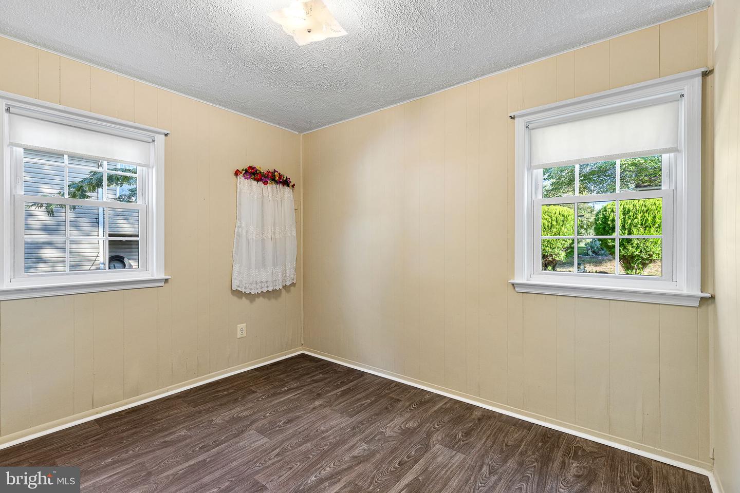 176 Cabbel DRIVE