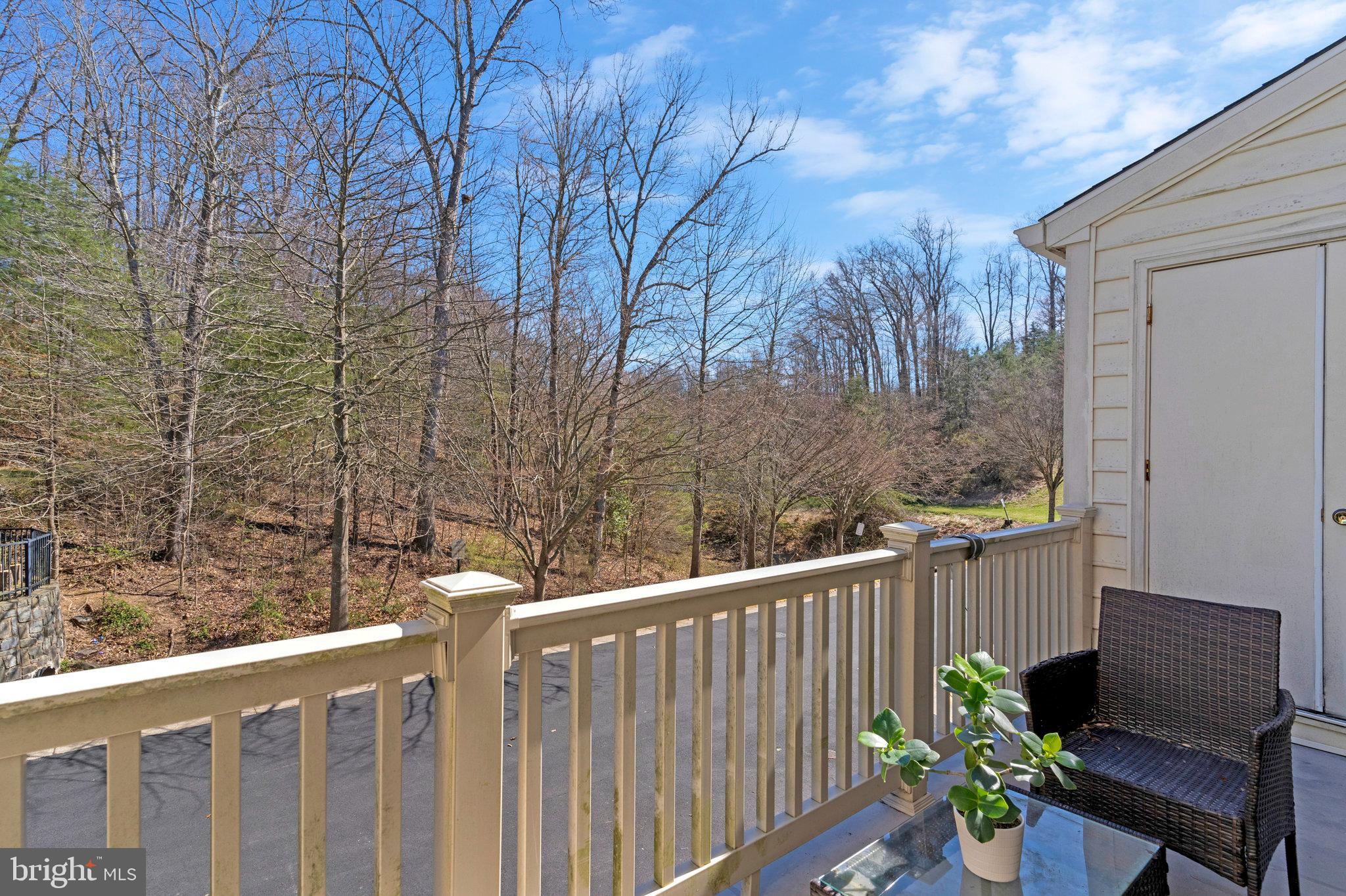 9804 Pickens Pl