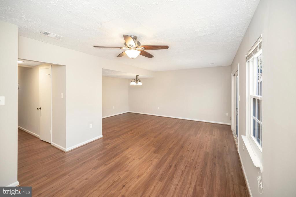 8634 Anna Ct