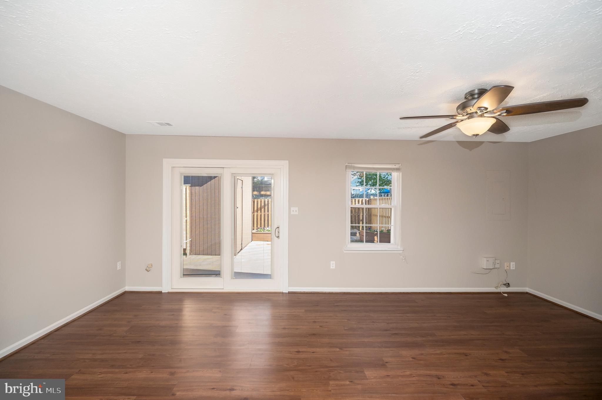 8634 Anna Ct