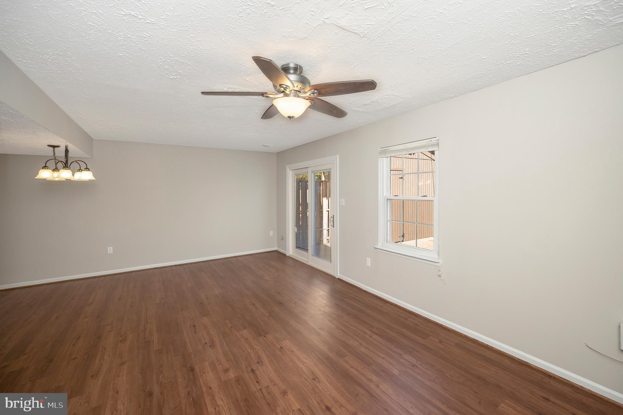 8634 Anna Ct