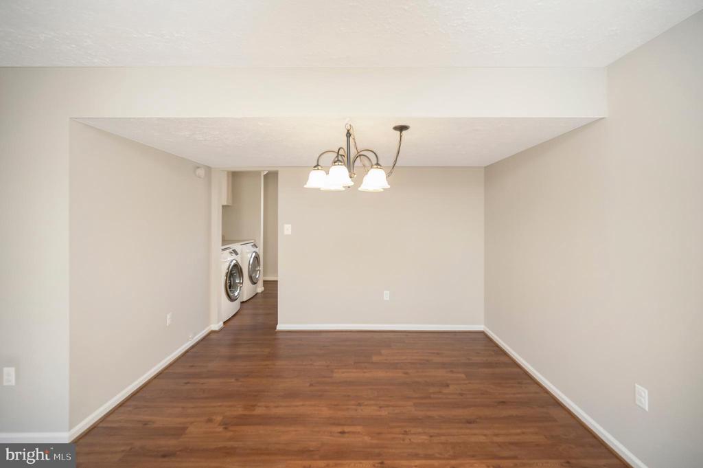 8634 Anna Ct