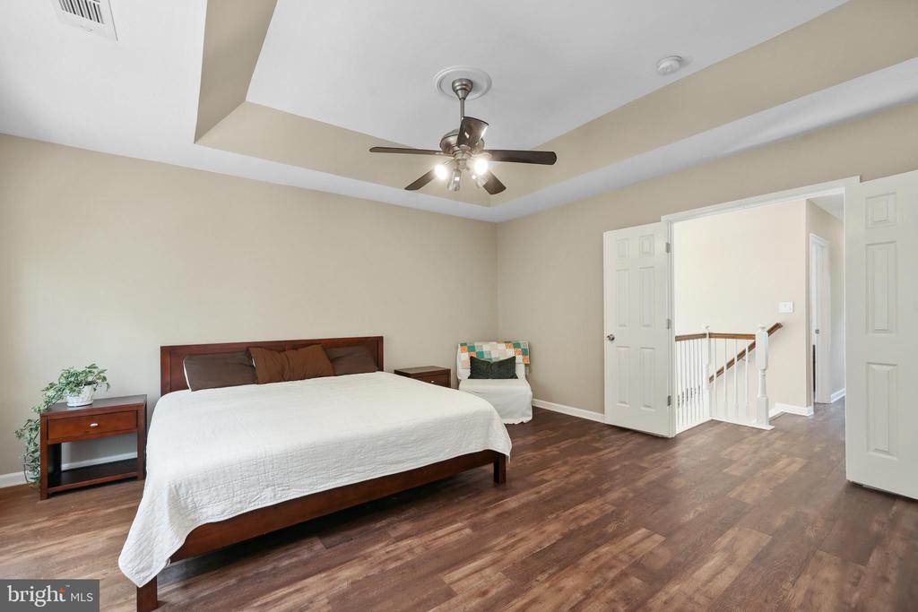 9239 GREENSHIRE DRIVE