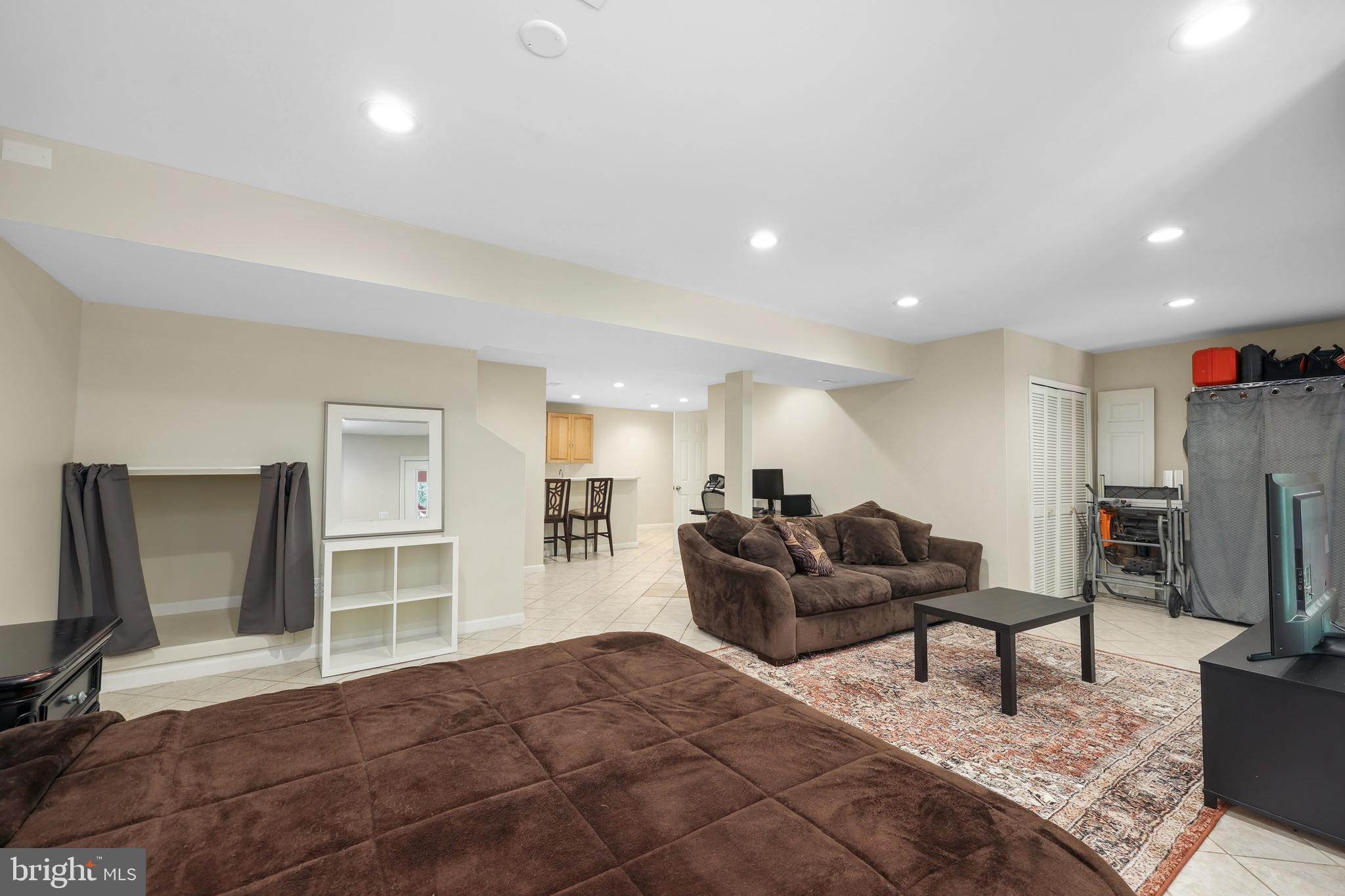 9239 GREENSHIRE DRIVE