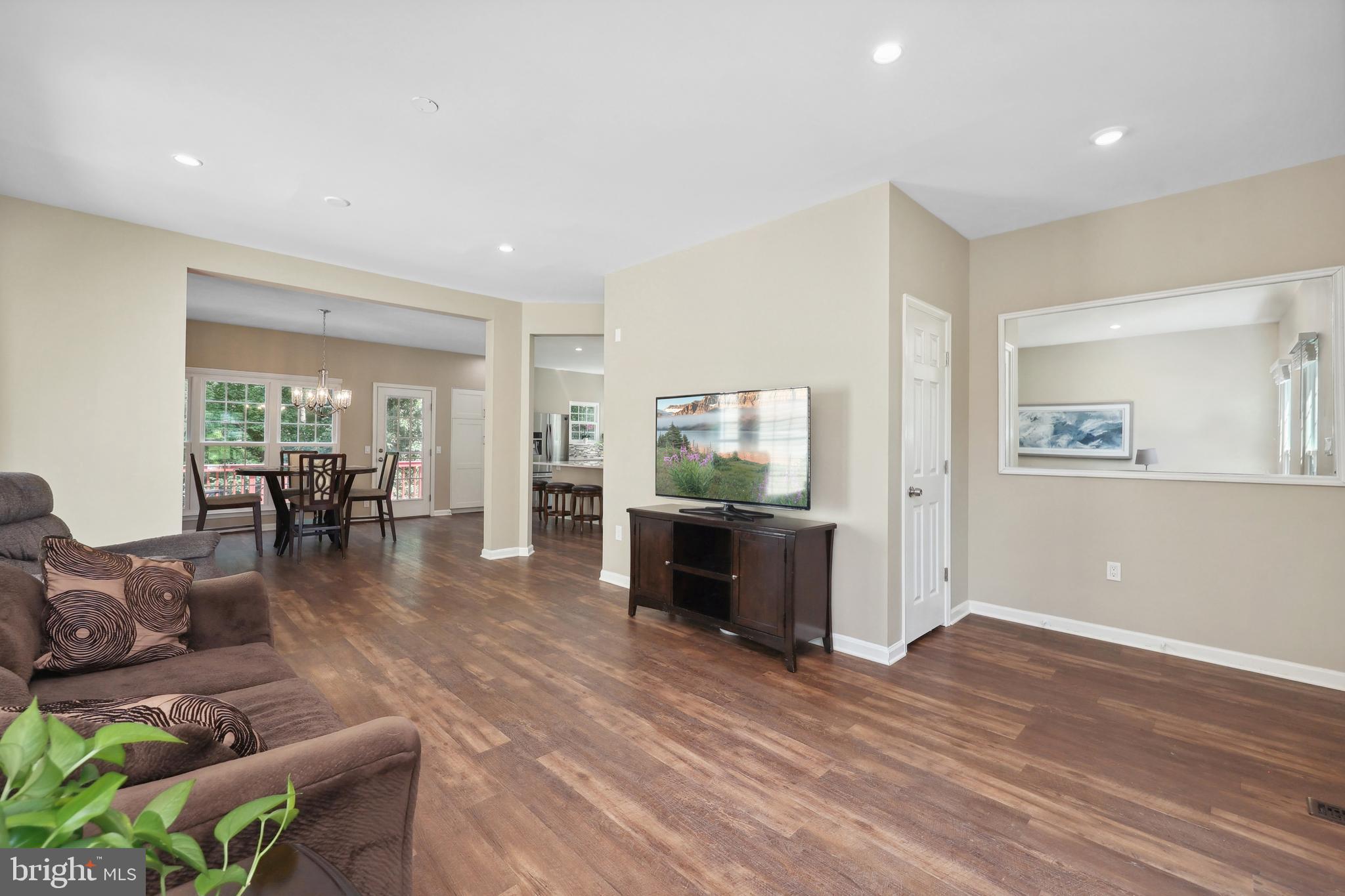 9239 GREENSHIRE DRIVE