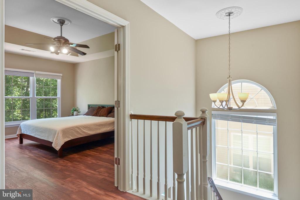 9239 GREENSHIRE DRIVE