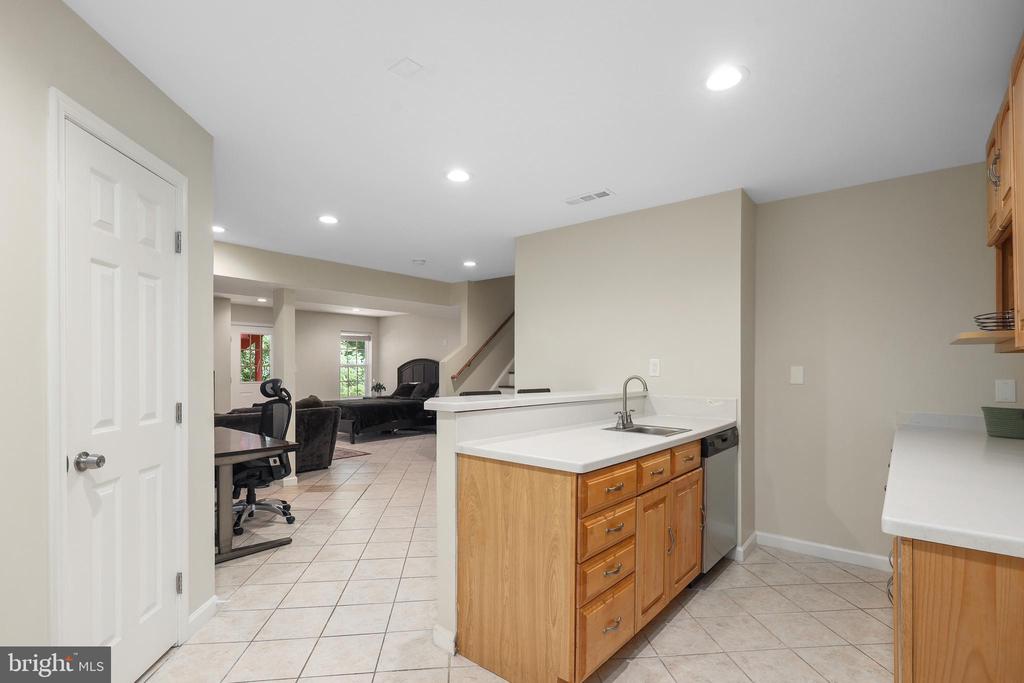 9239 GREENSHIRE DRIVE