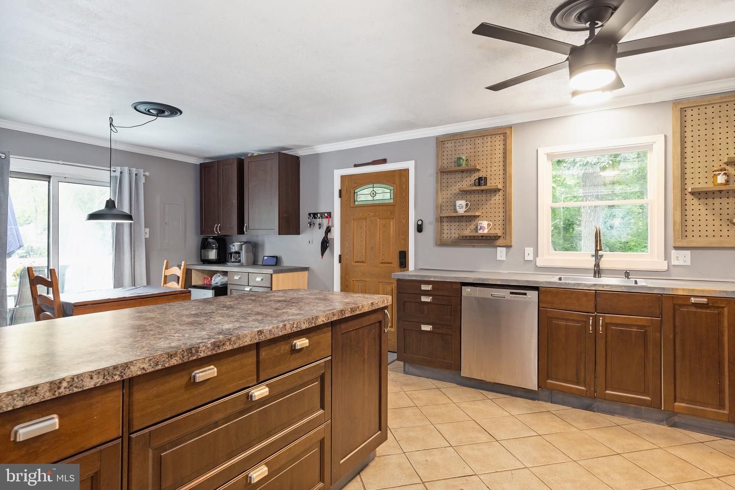 1434 Lakeview PARKWAY