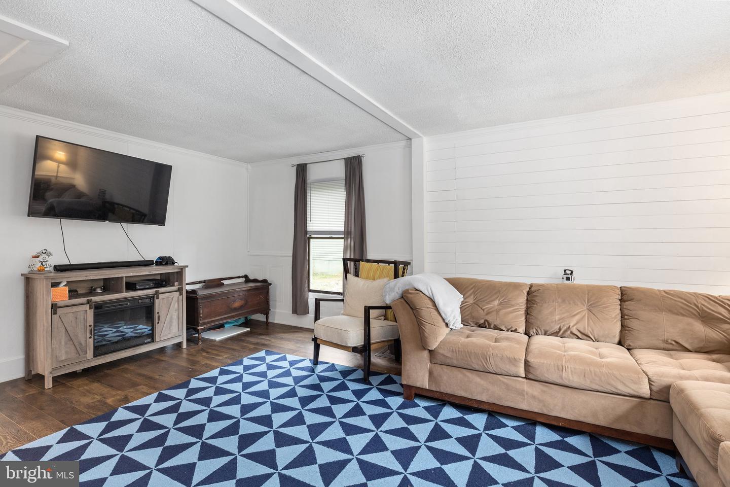1434 Lakeview PARKWAY