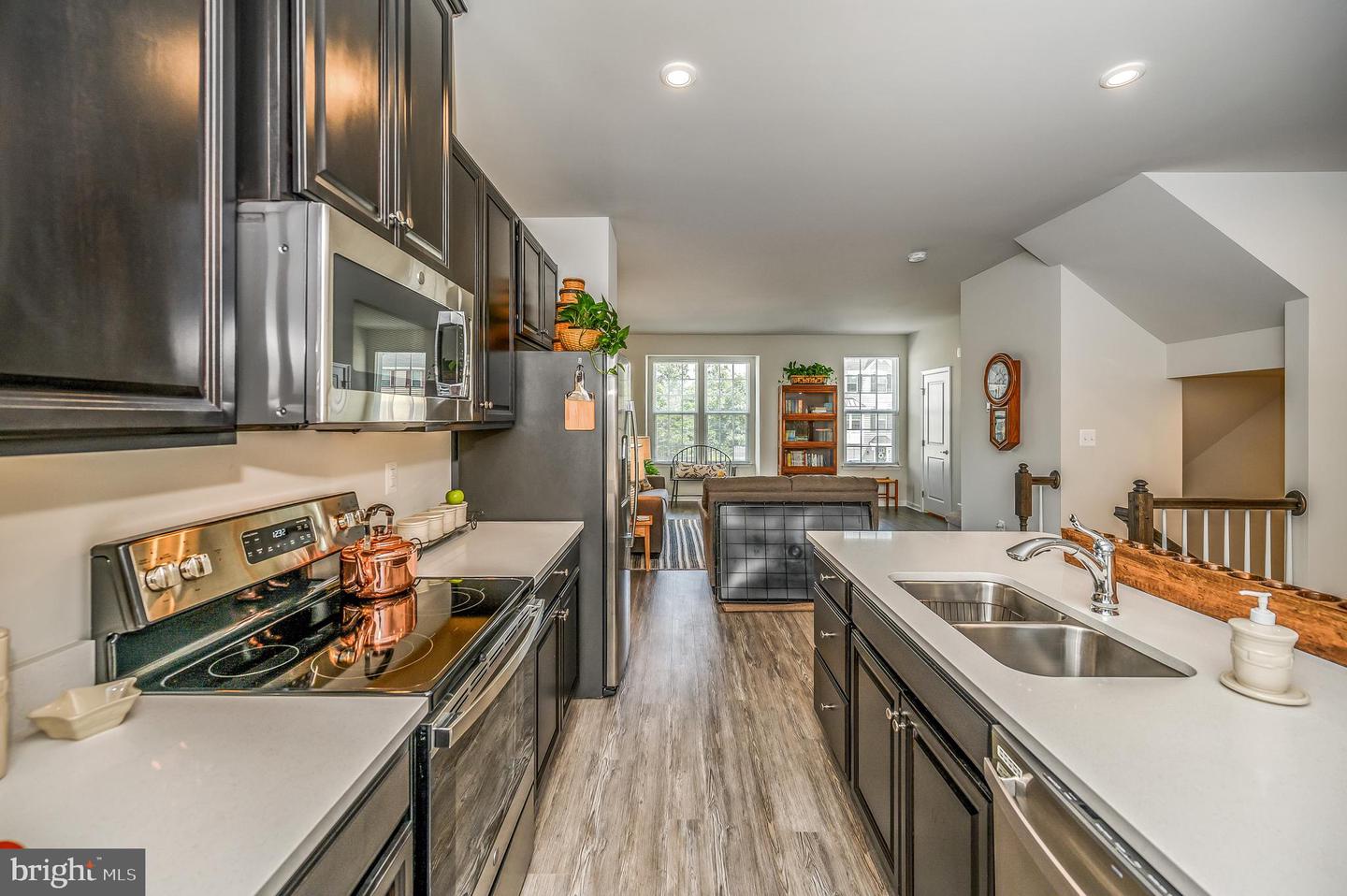 2736 Bears den DRIVE