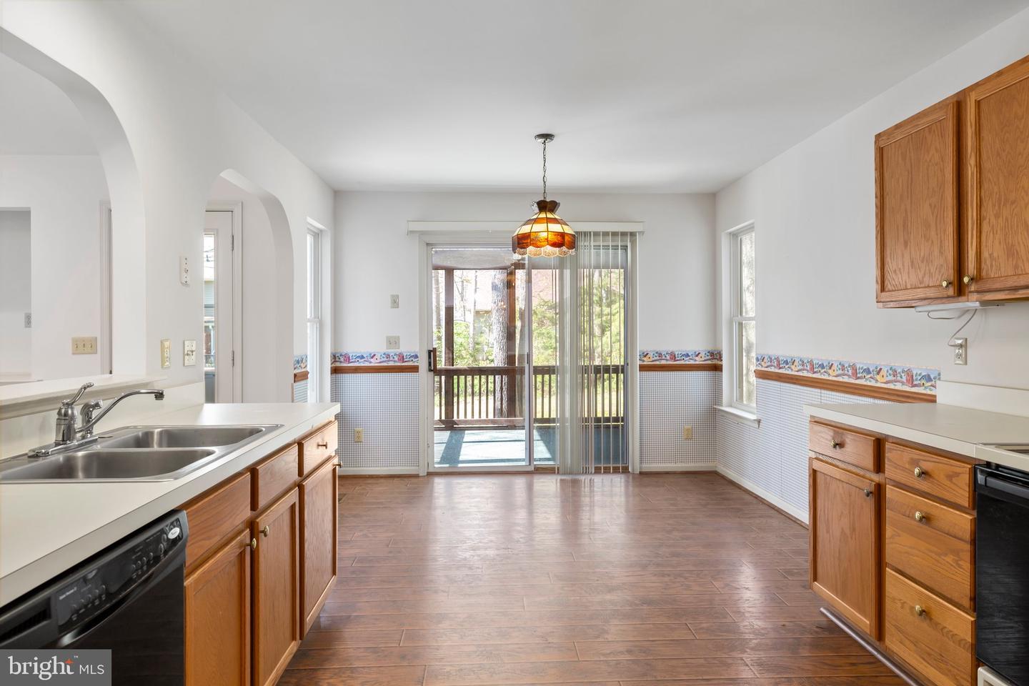 4233 Lakeview PARKWAY