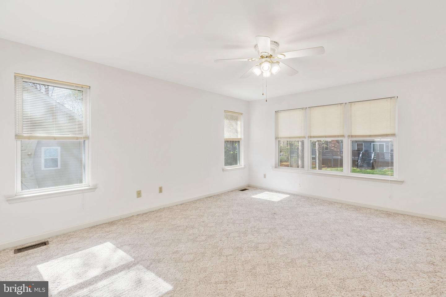 4233 Lakeview PARKWAY