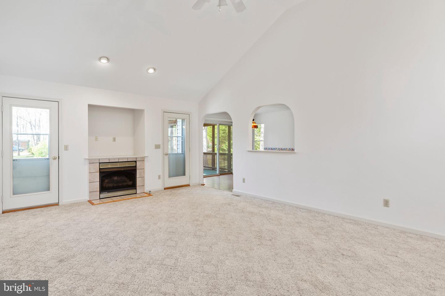 4233 Lakeview PARKWAY