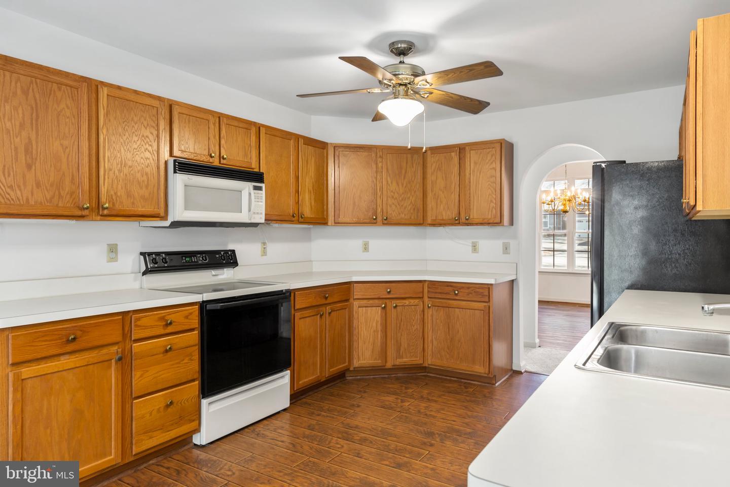 4233 Lakeview PARKWAY