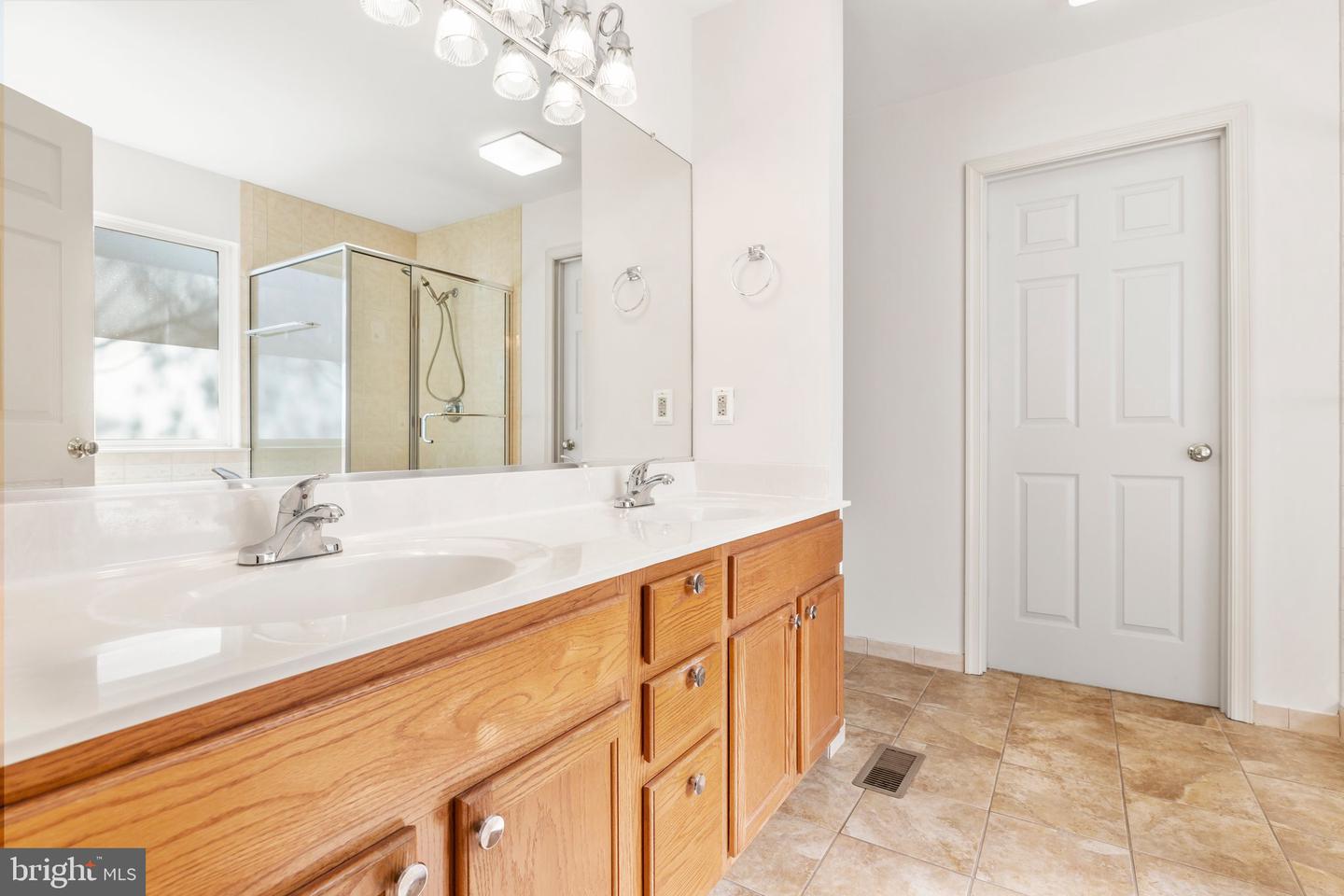 4233 Lakeview PARKWAY