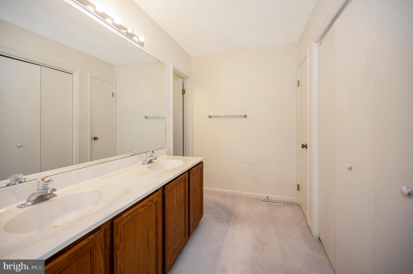 1330 Lakeview Pkwy
