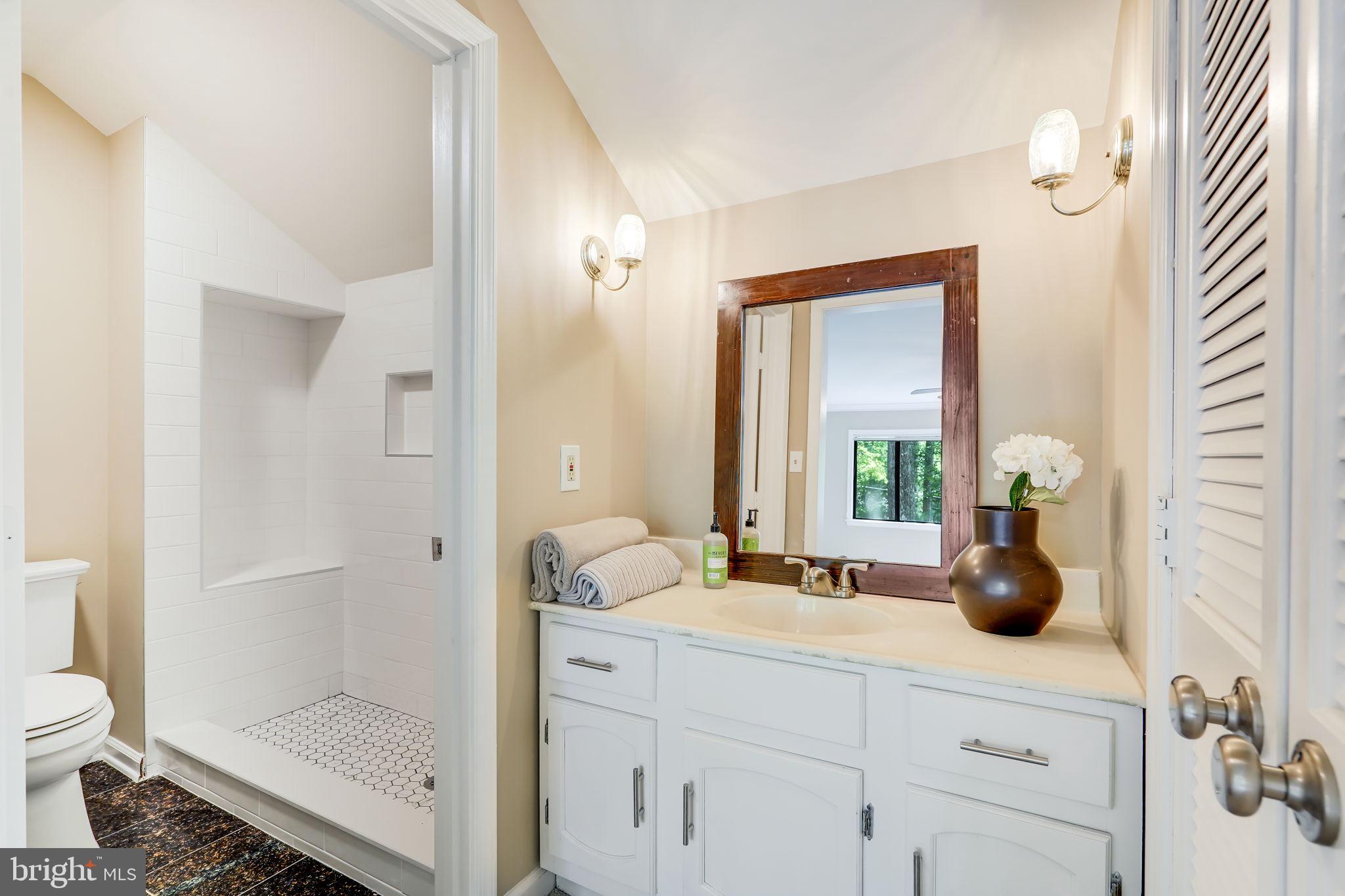 1503 Lakeview Pkwy